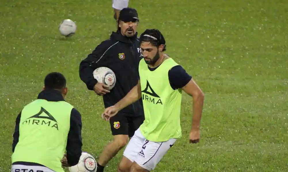 Herediano sufrió su segunda derrota al hilo en el torneo. Esta vez, ante Puntarenas, lo que inquieta al técnico Jeaustin Campos. Foto: CSH.