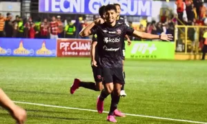 Jeaustin Campos sobre que Johan Venegas ya se convirtió en el mejor anotado de Alajuelense en el torneo, pese a las ausencias en las primeras fechas. Foto: Keydel Romero.