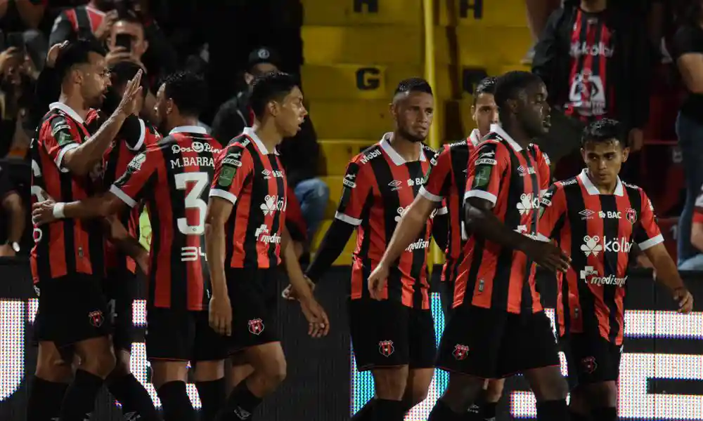 Alajuelense igualó su récord de victorias e irá a Nicoya el martes. Foto: Keydel Romero.