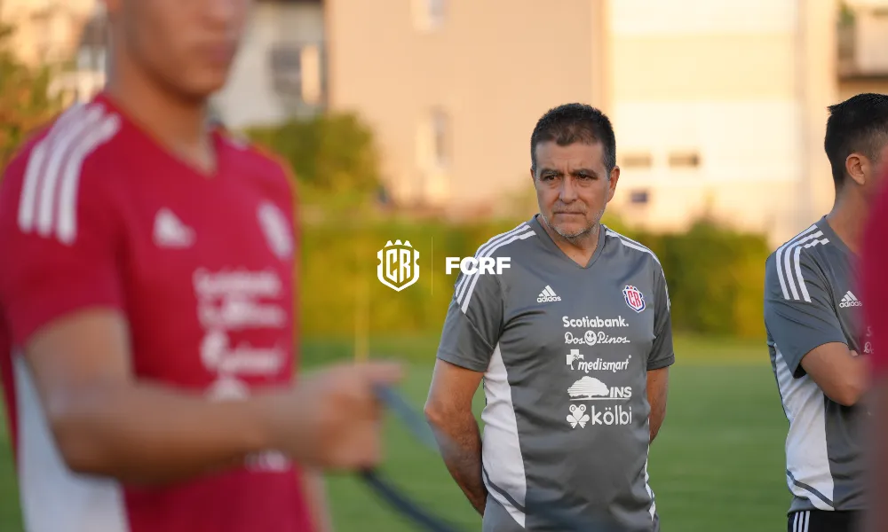 Claudio Vivas con La Sele. Foto: FEDEFUTBOL.