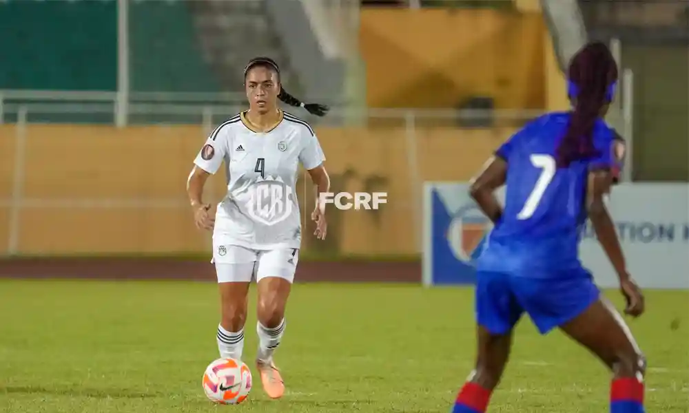 La Sele Femenina tuvo salida con Mariana Benavides y Fabiola Villalobos, pero le costó llegar al área rival. Foto: FCRF.