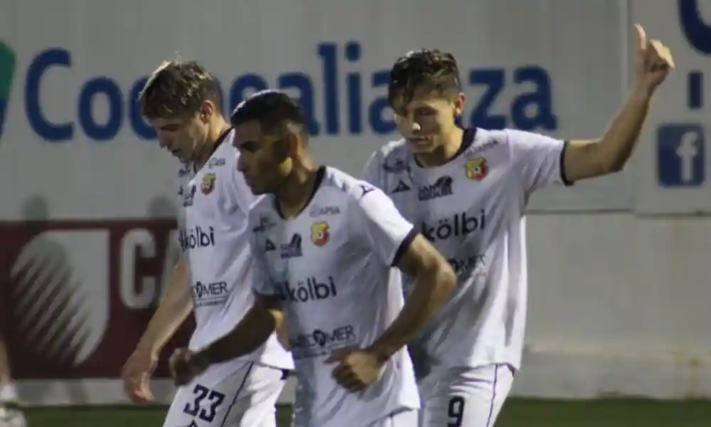 Godínez marcó doblete en la victoria del Herediano en Pérez Zeledón. Foto: Unafut.