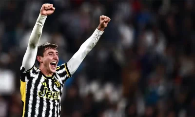 El Defensor de la Juventus Andrea Cambiaso (C) celebra y no es para menos. Su gol le dio tres puntos a su equipo. Foto: Marco Bertorello / AFP.