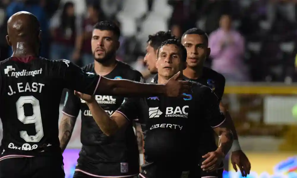 Luis Pardela sigue aliado con el gol en el Saprissa. Hoy marcó el segundo en la goleada sobre Guanacasteca. Foto: Keydel Romero.