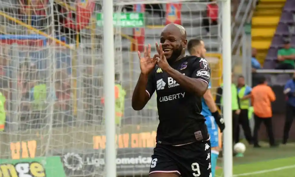 Javon East abrió el camino en la victoria del Saprissa sobre Pérez Zeledón. Foto: Keydel Romero.