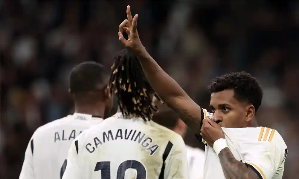 El delantero brasileño del Real Madrid, Rodrygo volvió al gol en grande este sábado, al igualm que Vinicius. Foto: Thomas Coex / AFP.