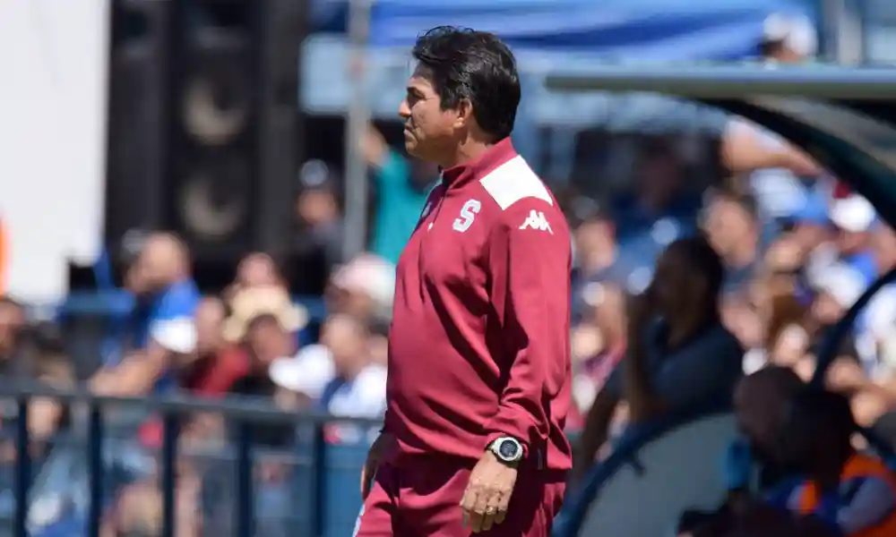 Vladimir Quesada, técnico del Deportivo Saprissa, lució tranquilo durante casi todo el partido. Foto: Keydel Romero.