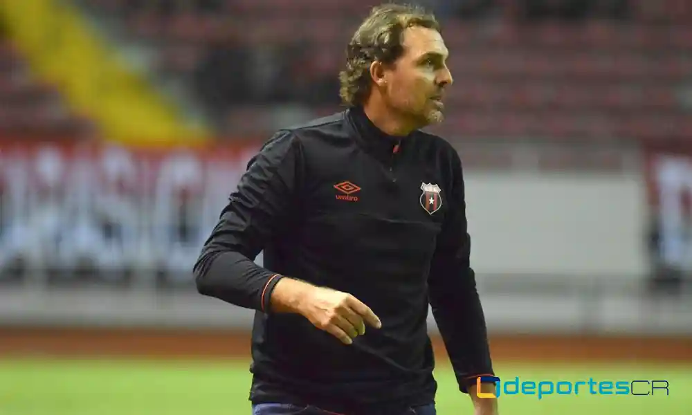Andrés Carevic, técnico de Liga Deportiva Alajuelense. Foto: Keydel Romero.