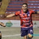 Marco Julián Mena celebra tras marcar el primer gol de San Carlos. Foto: ADSC.