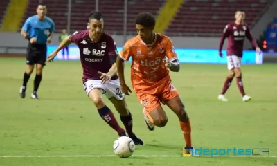 Mariano Torres fue un dolor de cabeza constante para quienes lo trataban de marcar. Y volvió al gol con Saprissa. Foto: Keydel Romero.