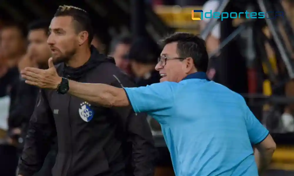 Mario García es el técnico mexicano del Club Sport Cartaginés. Foto: Keydel Romero.