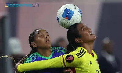 Geyse (19) de Brasil, en disputa de la pelota con Daniela Arias (3) de Colombia, en juego de la Copa Oro. Foto: Sean M. Haffey / Getty Images North América / Getty Images via AFP.