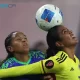 Geyse (19) de Brasil, en disputa de la pelota con Daniela Arias (3) de Colombia, en juego de la Copa Oro. Foto: Sean M. Haffey / Getty Images North América / Getty Images via AFP.