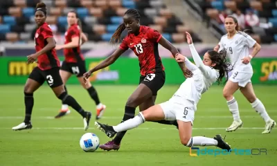 Simi Awujo (13) de Canadá, se libra de la marca de Emily Flores. La Sele Femenina cayó ante Canadá. Foto: Logan Riely / Getty Images North America / Getty Images via AFP.