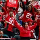 Cheer es fan de San Francisco 49ers, y no faltó al Opening Night el lunes. Foto: Patrick T. Fallon / AFP.