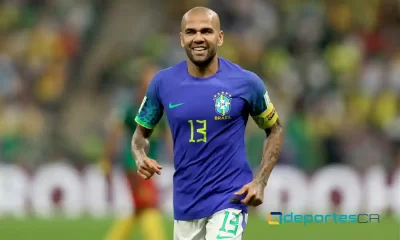 Dani Alves lució el número 13 durante la Copa Mundial de Catar. Foto: Adrian Dennis / AFP.