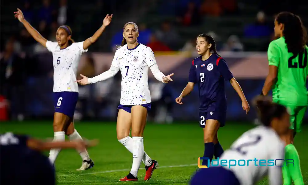 Alex Morgan (7) de Estados Unidos, ingresó de cambio al juego ante República Dominica en la Copa Oro. Foto: Ronald Martínez / Getty Images North America / Getty Images via AFP.