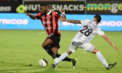 Joel Campbell y Gerson Torres en un lance de la victoria de Herediano sobre Alajuelense. Foto: Keydel Romero.