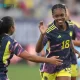 Manuela Piva celebra con la figura de Colombia, Linda Caicedo, que metió un golazo en la victoria sobre Puerto Rico en Copa Oro. Foto: Sean M. Haffey / Getty Images North America / Getty Images via AFP.