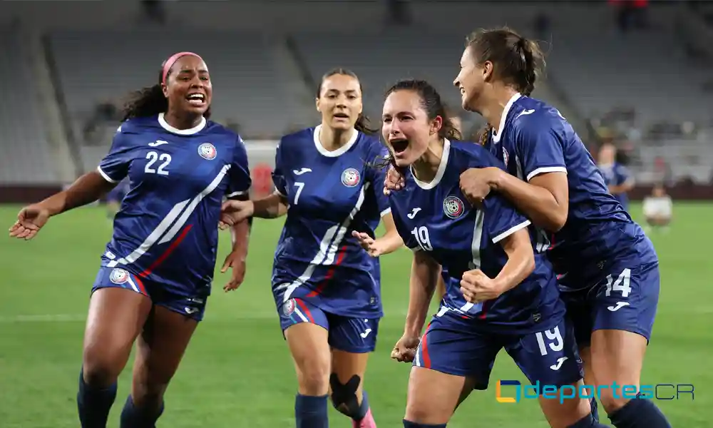 Kennedy García (22), Daphane Méndez (7) y Jillenne Aguilera (14) se suman al festejo de Madison Cox (5). Foto: Sean M. Haffey / Getty Images North América / Getty Images via AFP.