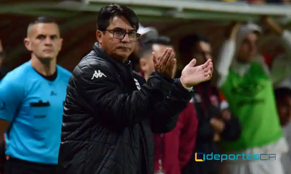 Vladimir Quesada, técnico del Deportivo Saprissa. Foto: Keydel Romero.