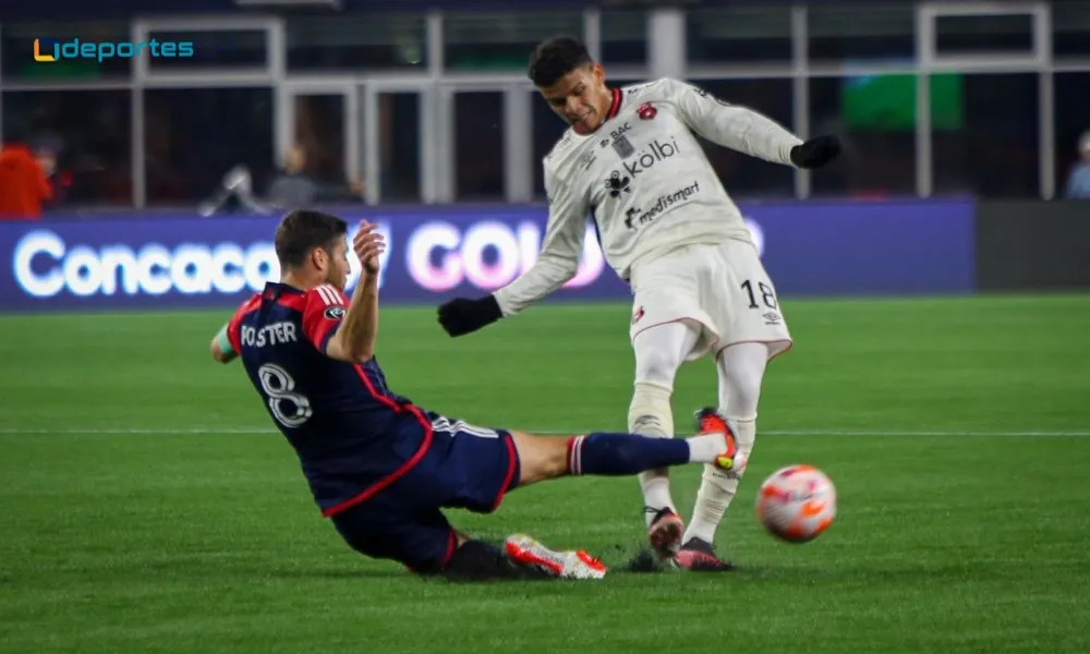 Carevic se limitó a reconocer los errores de Alajuelense