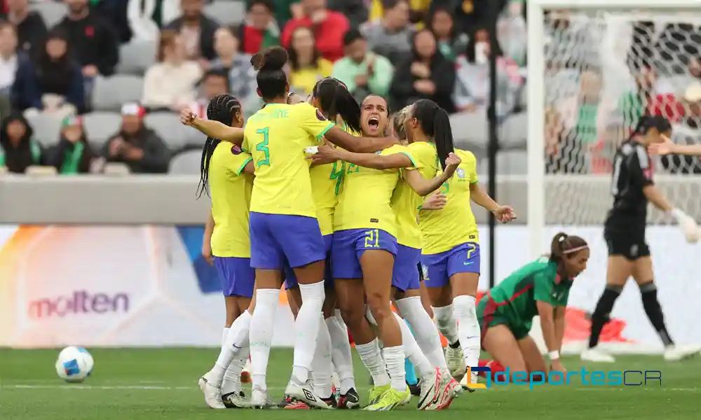 Tras el gol de Antonia (#2), las jugadoras de Brasil se estaban asegurando el pase a la final de la Copa Oro. Foto: Sean M. Haffey / Getty Images North America / Getty Images via AFP.