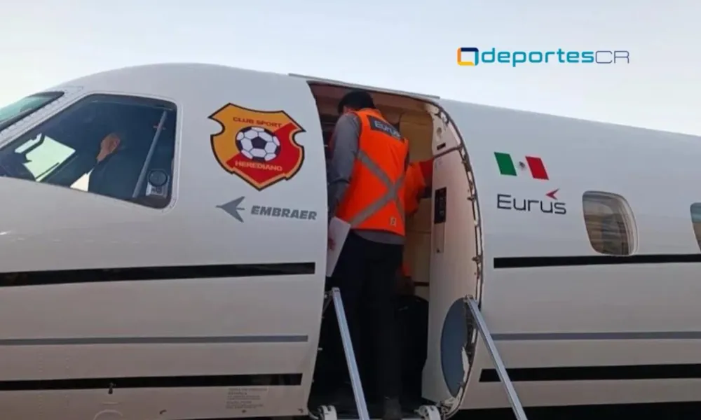 Herediano usó avión privado para viajar a Surinam