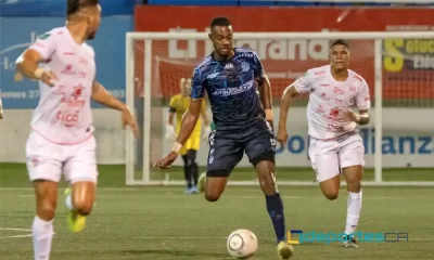 Josué Mitchell no marcó gol para Pérez Zeledón, pero fue importante su presencia en zona ofensiva. Foto. ADMP.