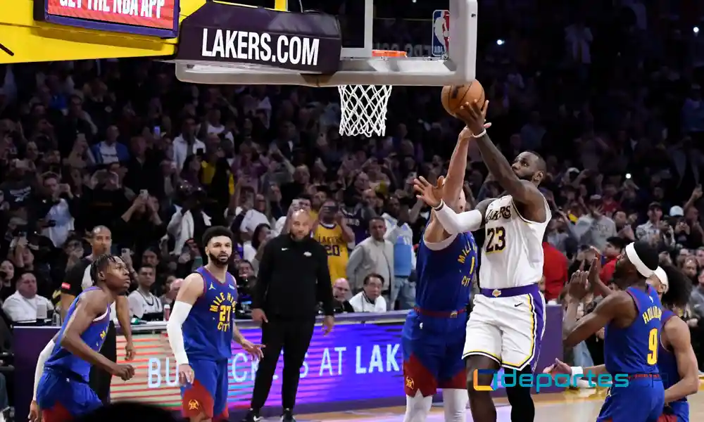 LeBron James consiguió esta noche llegar a la barrera de los 40.000 puntos en la NBA. Es el primero en lograrlo. Foto: Kevork Djansezian / Getty Images North America / Getty Images via AFP.