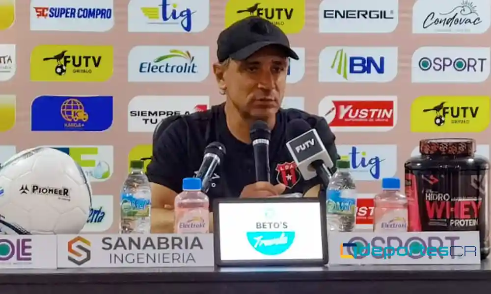 Martín Arriola dejó entrever que solo en el juego ante Guanacasteca estaría al frente de Alajuelense. Foto: ADG.