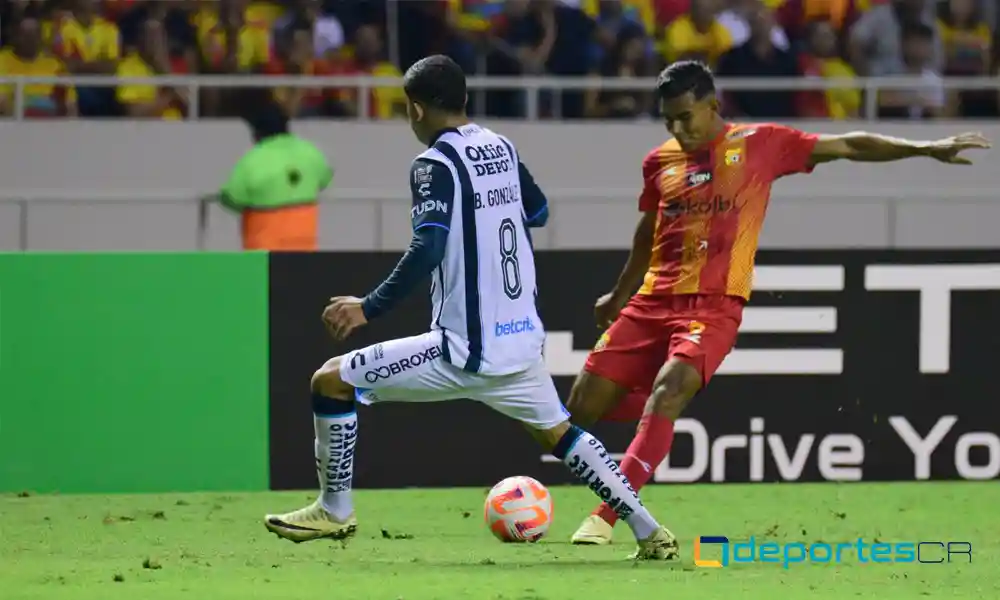 Herediano se quedó muy corto frente al Pachuca, que le propinó una goleada. Foto: Keydel Romero.