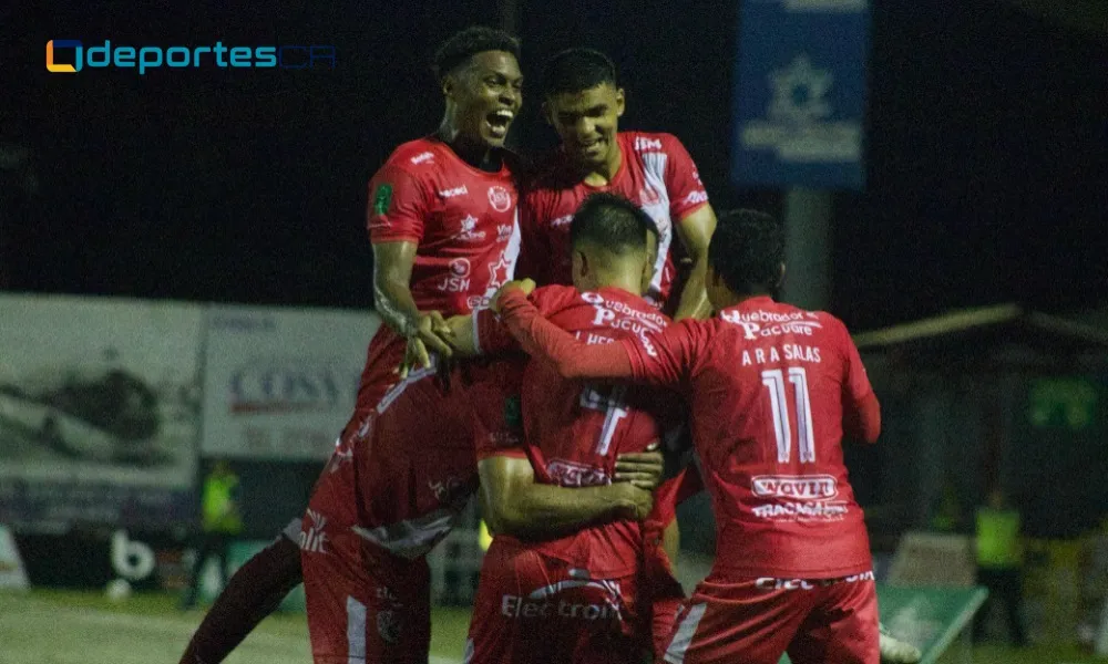 Santos acabó a punta de goles con Liberia