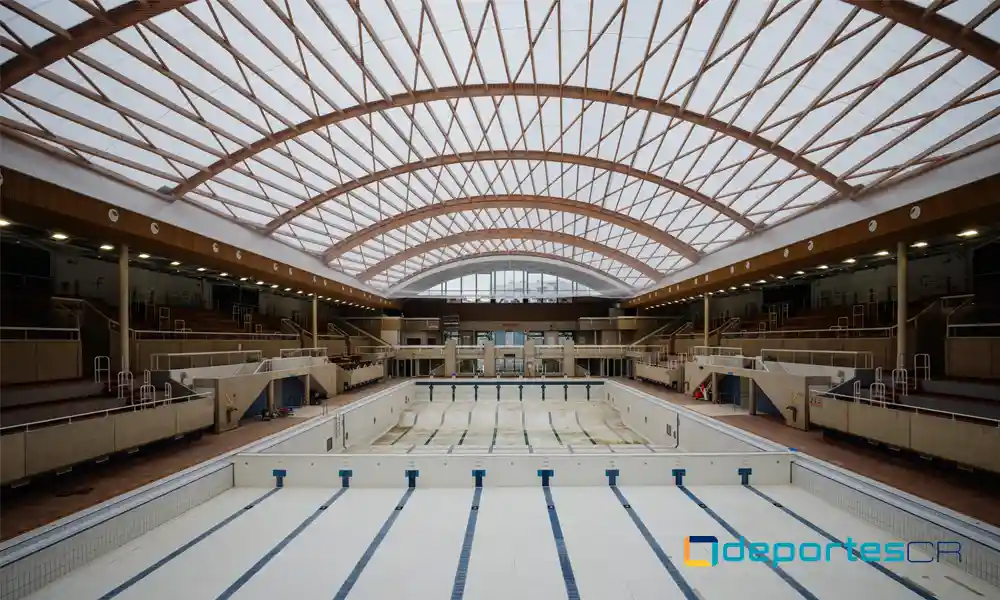 La piscina George Vallerey, en reconstrucción, mientras se evalúa el impacto de los ciclos menstruales en el rendimiento de las nadadoras. Foto: Dimitar Dilkoff / AFP.