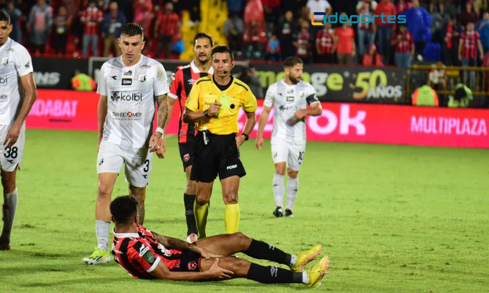 Garbanzo: "Todo lo pitó a favor de La Liga". Foto: Keydel Romero.