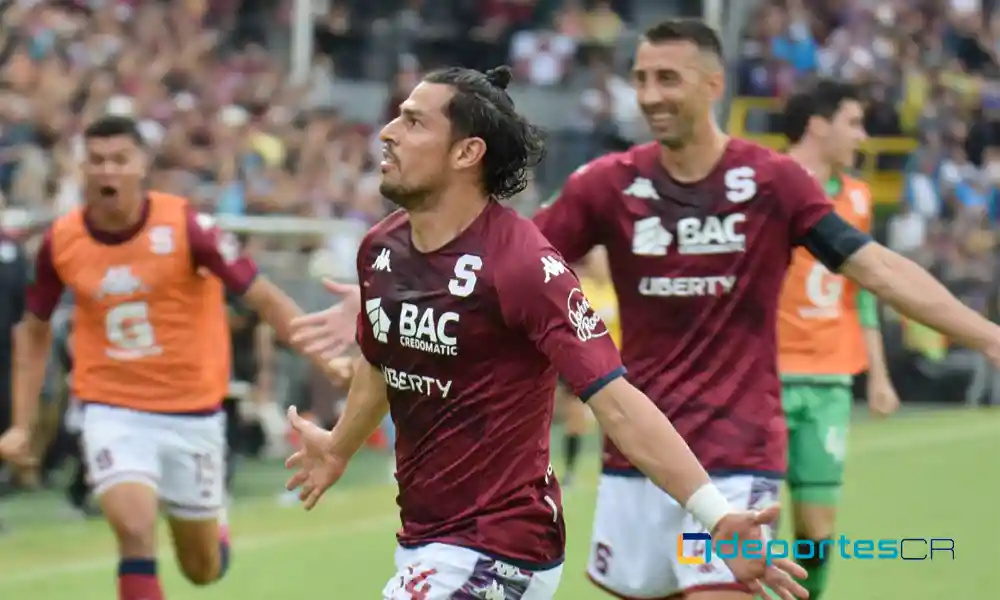 Ariel Rodríguez abrió la senda para Saprissa esta tarde. Su gol marcó la ruta hacia el título, sin Gran Final. Foto: Keydel Romero.