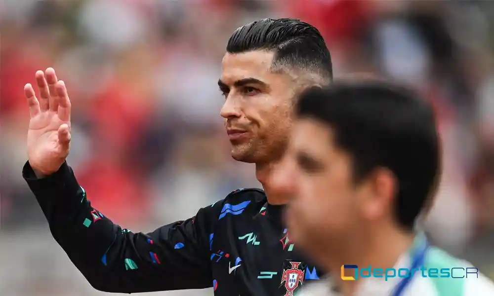 Cristiano Ronaldo en una imagen mientras calentaba de previo a un juego de preparación ante Croacia, de cara a la Eurocopa. Foto: Patricia De Melo Moreira / AFP.