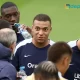 Kylian Mbappe habla con sus compañeros durante un entrenamiento de Francia. Quizá podría romper el récord de goles en una sola edición de la Eurocopa, de Platini. Foto: Franck Fife / AFP.