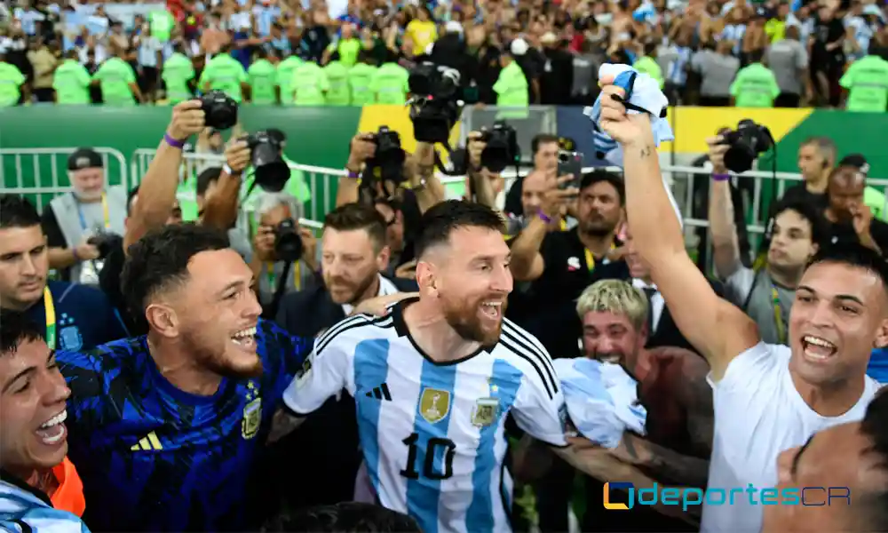 Lionel Messi y Argentina llegan como campeones mundiales y campeones de la Copa América. Foto: Mauro Pimentel / AFP.
