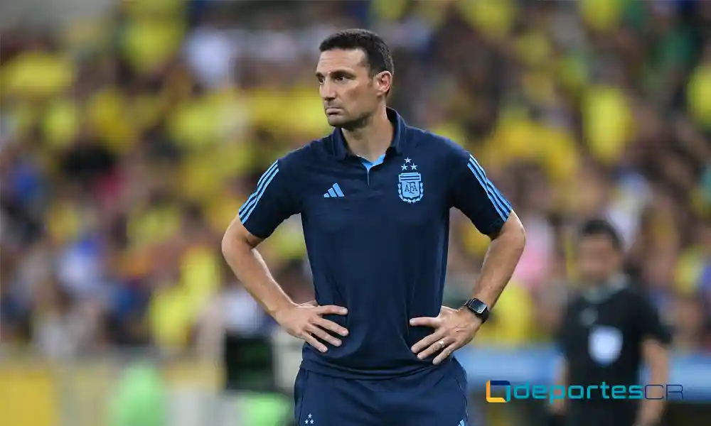 Lionel Scaloni, técnico de Argentina, durante un partido eliminatorio de cara a la Cpa del Mundo 2026. Foto: Carl De Souza / AFP.