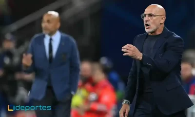 Luis de la Fuente, el técnico de España, da instrucciones a sus jugadores durante el duelo ante Italia. Foto: Ozan Kose / AFP.