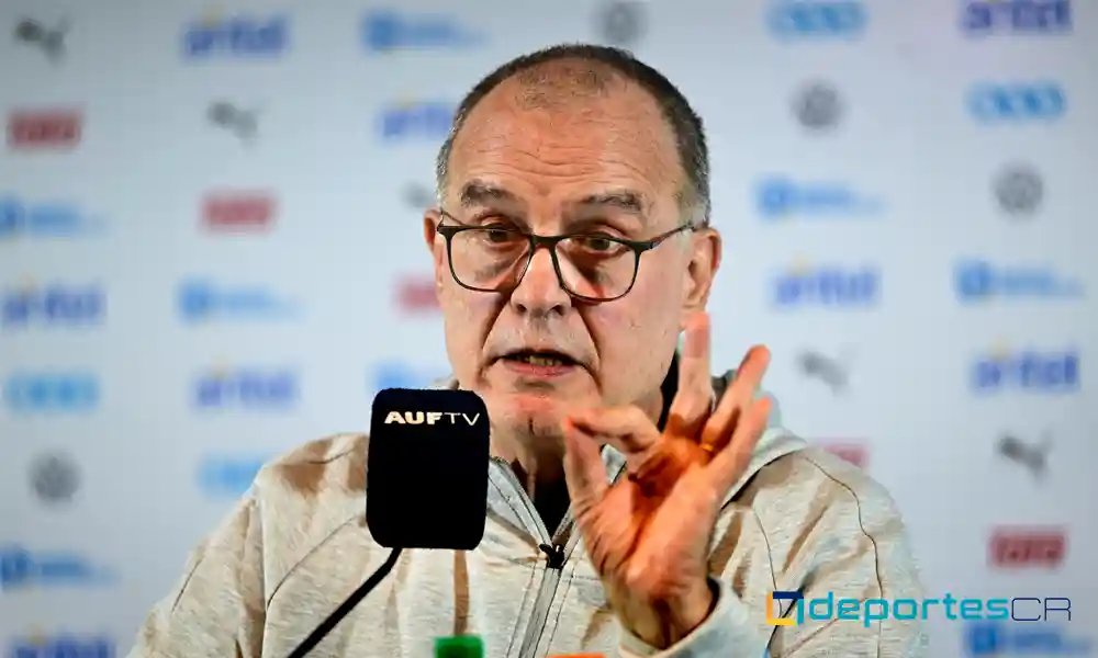 Marcelo Bielsa, técnico argentino de Uruguay, hizo revivir las esperanzas de volver a ganar la Copa América. Foto: Pablo Porcincula / AFP.