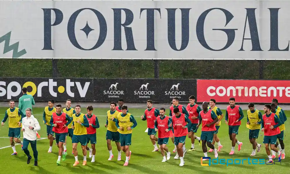 Los jugadores de Portugal atienden una sesión de entrenamiento previo a la Eurocopa. Foto: Patricia De Melo Moreira / AFP.