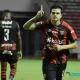 Diego Campos consiguió los dos goles de Alajuelense ante Santos. Ya es el goleador manudo. Foto: Keydel Romero.