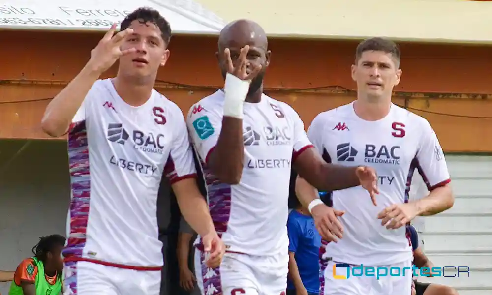 Javon East marcó un gol para el Saprissa. Vladimir Quesada destacó como generó otras cuatro opciones que no pudo concretar. Foto: Saprissa.