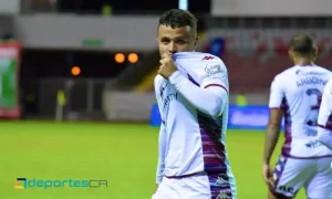 Fabricio Alemán llegó de cambio al juego para aportarle un gol al Saprissa. Foto: Keydel Romero.