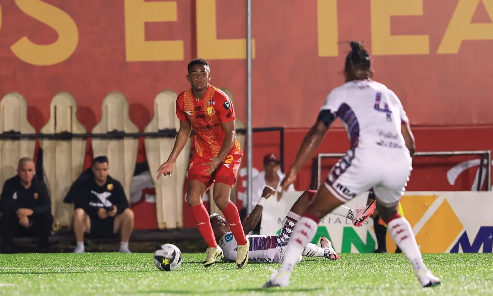 Herediano amargó la noche de Saprissa