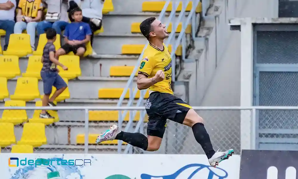 Malcom Pilone gritó su gol por todo lo alto. Al final, representó la victoria para Liberia. Foto: ML.