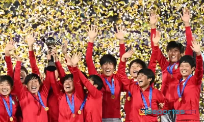 Las jugadoras de Corea del Norte celebran luego de obtener el título en la Copa Mundial Sub20 de la FIFA. Foto: Raúl Arboleda / AFP.