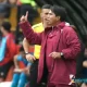 Vladimir Quesada, técnico del Deportivo Saprissa, atento al movimiento de sus jugadores. Foto: Keydel Romero.